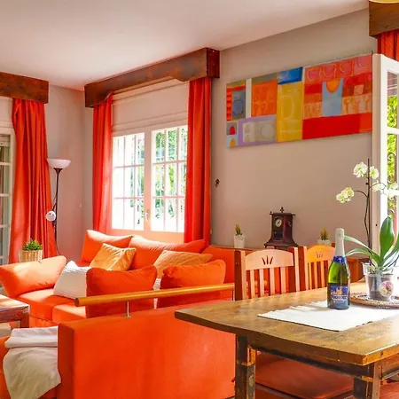 Semesterbostad La Boheme House *