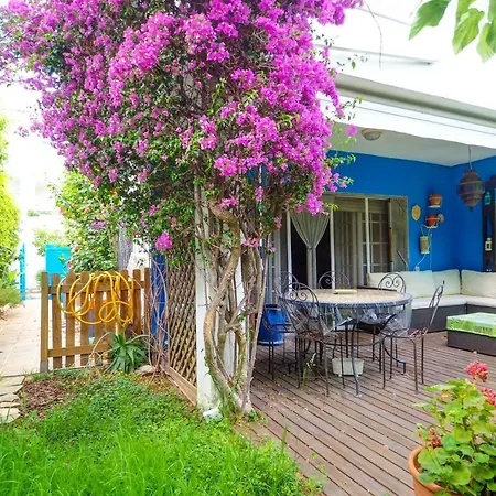 Semesterbostad La Boheme House *